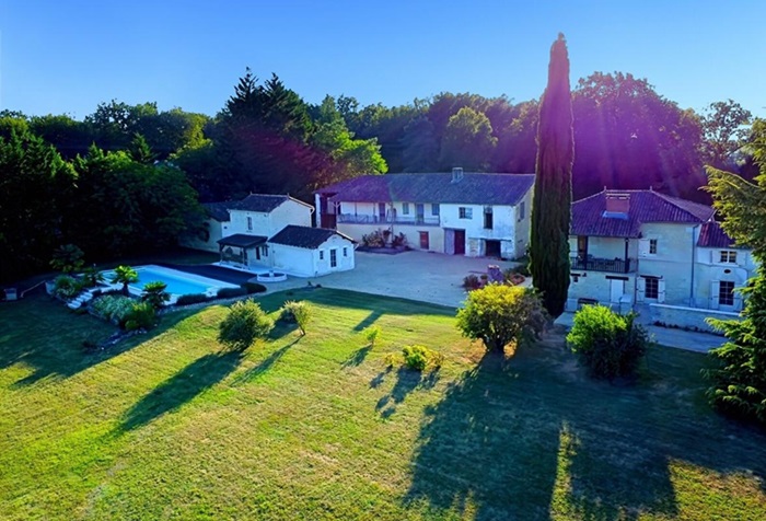 achat vente Corps de Ferme a vendre  , dépendances, piscine Périgueux , à 15 minutes DORDOGNE AQUITAINE