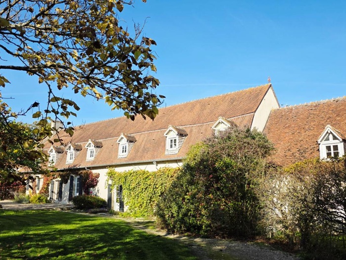 achat vente Propriété de Caractère a vendre  restauré , appartement indépendant Marmagne ,  au calme CHER CENTRE
