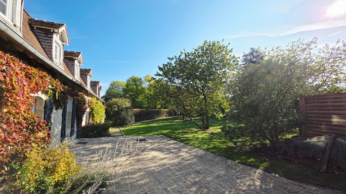achat vente Propriété de Caractère a vendre  restauré , appartement indépendant Marmagne ,  au calme CHER CENTRE