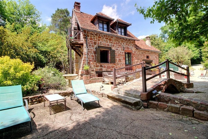 achat vente Moulin a vendre  , gîte ancien pigeonnier Collonges-la-Rouge , un des plus beaux villages de France CORREZE LIMOUSIN