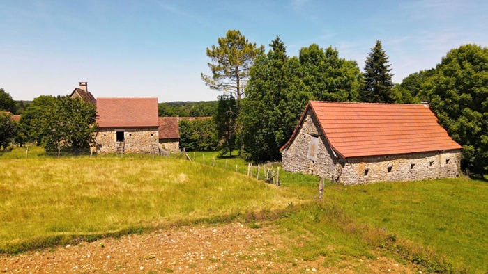 achat vente Hameau a vendre  de maisons anciennes en pierre , dépendances, four à pain Saint-Germain-des-Prés ,  dans la campagne au calme DORDOGNE AQUITAINE