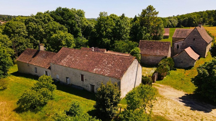 achat vente Hameau a vendre  de maisons anciennes en pierre , dépendances, four à pain Saint-Germain-des-Prés ,  dans la campagne au calme DORDOGNE AQUITAINE