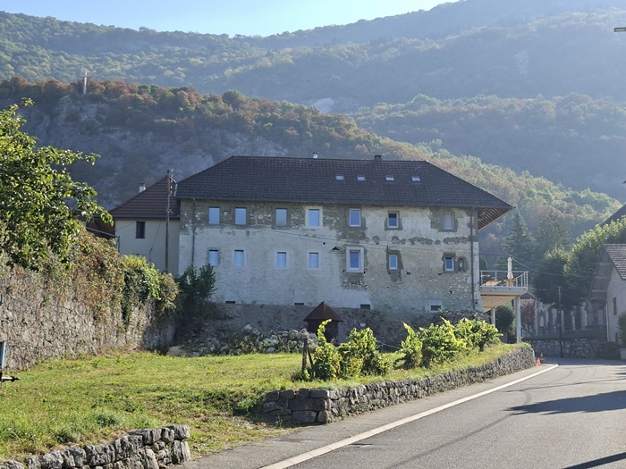 achat vente Ancienne Maison-Forte a vendre  , dépendance, puits, ancienne tour, 2nde maison Chindrieux , à 20 mn d'Aix les bains, 40 mn d'Annecy SAVOIE RHONE ALPES