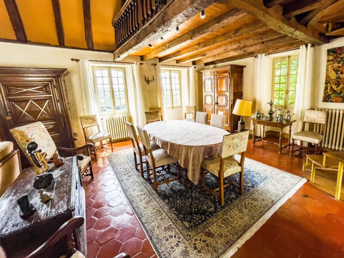 achat vente Maison rustique a vendre  en pierre , dépendances, piscine Figeac  LOT MIDI PYRENEES