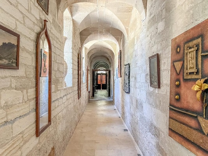 achat vente Ancien Couvent a vendre  tranformé en hôtel , chapelle Barjac , coeur de ville historique GARD LANGUEDOC ROUSSILLON