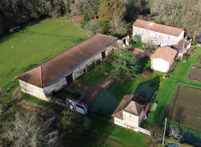 achat vente Manoir rustique a vendre  , dépendance Busserolles  DORDOGNE AQUITAINE