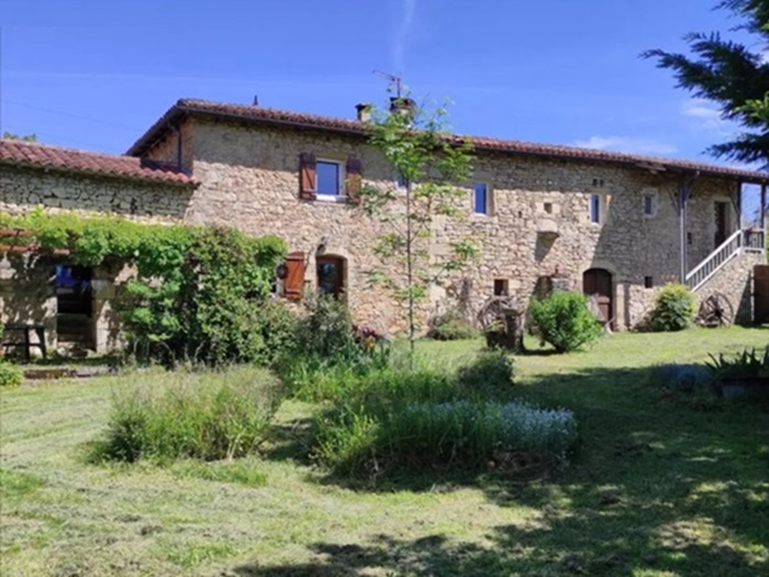achat vente Authentique Longère a vendre  restaurée , dépendance Lentillac-Saint-Blaise , à 10 km de Figeac, au calme dans hameau LOT MIDI PYRENEES