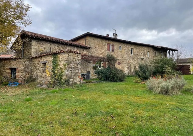 achat vente Authentique Longère a vendre  restaurée , dépendance Lentillac-Saint-Blaise , à 10 km de Figeac, au calme dans hameau LOT MIDI PYRENEES