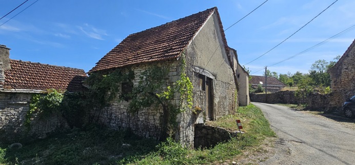 achat vente Ancien Corps de ferme a vendre  à restaurer , dépendances Salvagnac-Cajarc , à 5 km, dans un hameau du Causse AVEYRON MIDI PYRENEES