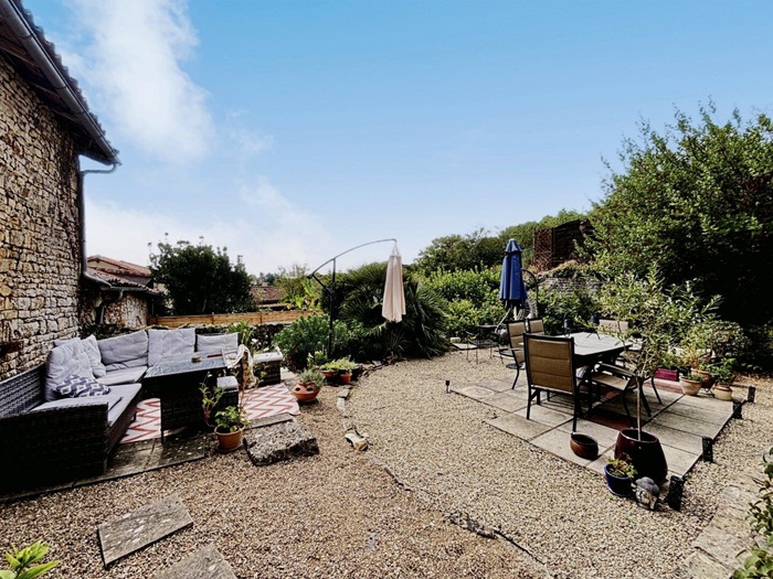 achat vente Maison ancienne de caractère a vendre  en pierre , dépendances Nanteuil-en-vallée , villages les plus pittoresques et recherchés de la Charent CHARENTE POITOU CHARENTES