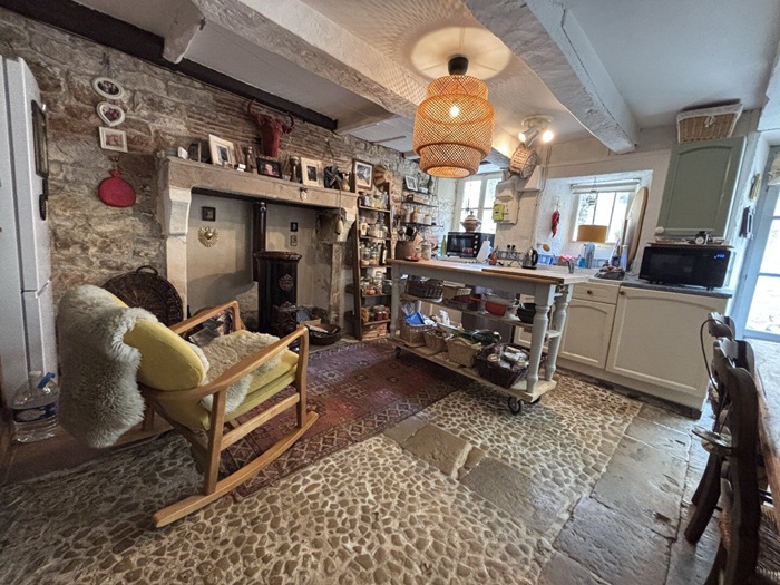 achat vente Maison ancienne de caractère a vendre  en pierre , dépendances Nanteuil-en-vallée , villages les plus pittoresques et recherchés de la Charent CHARENTE POITOU CHARENTES