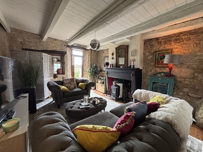 achat vente Maison ancienne de caractère a vendre  en pierre , dépendances Nanteuil-en-vallée , villages les plus pittoresques et recherchés de la Charent CHARENTE POITOU CHARENTES