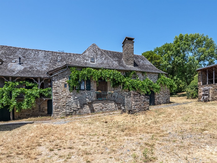 achat vente Demeure Authentique a vendre  , dépendances, puits Allassac , environnement paisible, vue dégagée CORREZE LIMOUSIN
