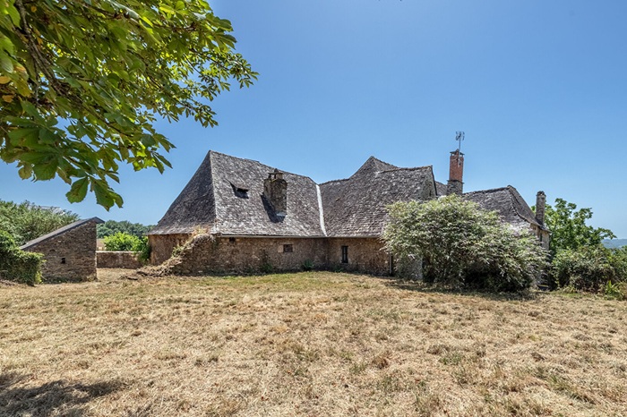 achat vente Demeure Authentique a vendre  , dépendances, puits Allassac , environnement paisible, vue dégagée CORREZE LIMOUSIN
