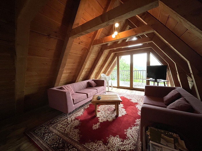 achat vente Ancien Corps de ferme Authentique a vendre  restauré , dépendances, gîtes Lapeyrugue , à 40mn Aurillac, cadre idyllique, sans voisins CANTAL AUVERGNE