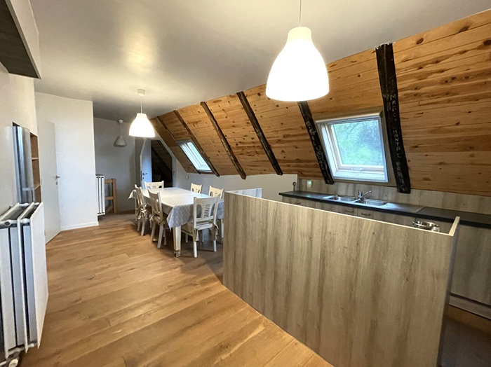 achat vente Ancien Corps de ferme Authentique a vendre  restauré , dépendances, gîtes Lapeyrugue , à 40mn Aurillac, cadre idyllique, sans voisins CANTAL AUVERGNE