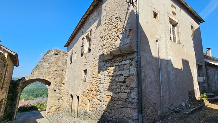 achat vente Demeure de caractère a vendre  en pierre  Calvignac , dans le bourg médiéval  LOT MIDI PYRENEES