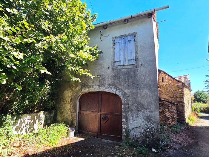 achat vente Ancien Corps de ferme Authentique a vendre  à restaurer , dépendances, four à pain Cabanès , à 30 min de Rodez AVEYRON MIDI PYRENEES