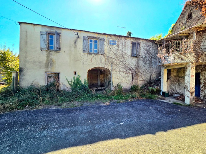 achat vente Ancien Corps de ferme Authentique a vendre  à restaurer , dépendances, four à pain Cabanès , à 30 min de Rodez AVEYRON MIDI PYRENEES
