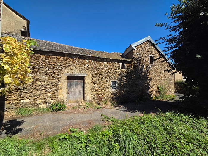 achat vente Ancien Corps de ferme Authentique a vendre  à restaurer , dépendances, four à pain Cabanès , à 30 min de Rodez AVEYRON MIDI PYRENEES