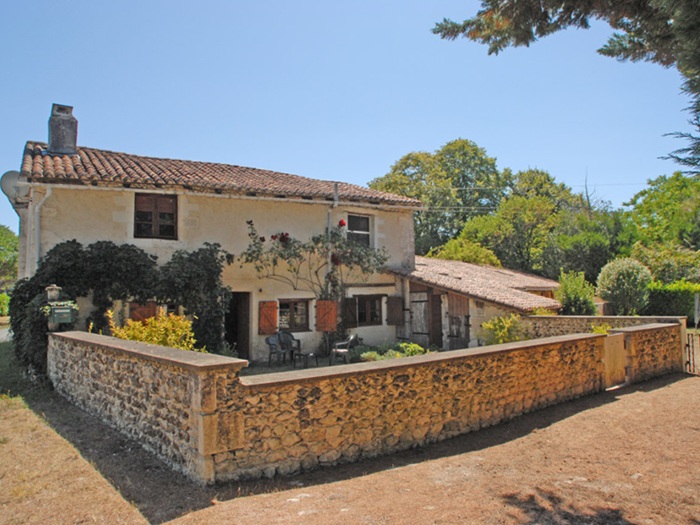 achat vente Ancienne fermette a vendre  , atelier, gîte de 54 m2 Ribérac , à 20 km, dans un petit hameau calme DORDOGNE AQUITAINE
