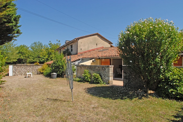 achat vente Ancienne fermette a vendre  , atelier, gîte de 54 m2 Ribérac , à 20 km, dans un petit hameau calme DORDOGNE AQUITAINE