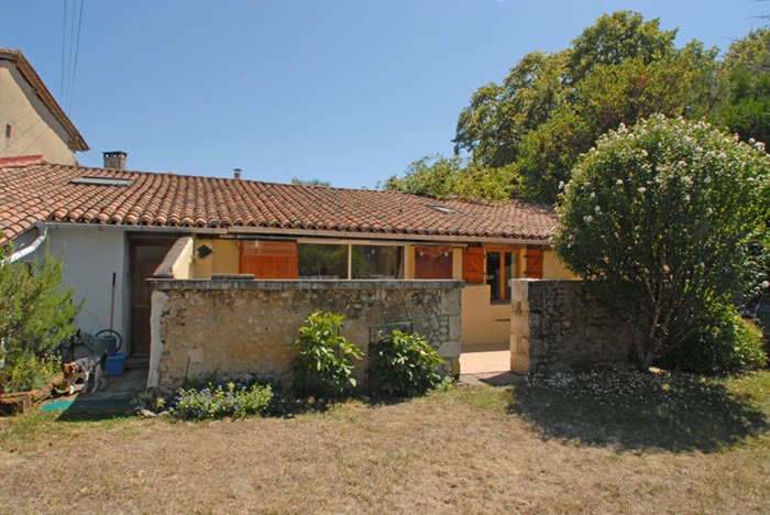 achat vente Ancienne fermette a vendre  , atelier, gîte de 54 m2 Ribérac , à 20 km, dans un petit hameau calme DORDOGNE AQUITAINE