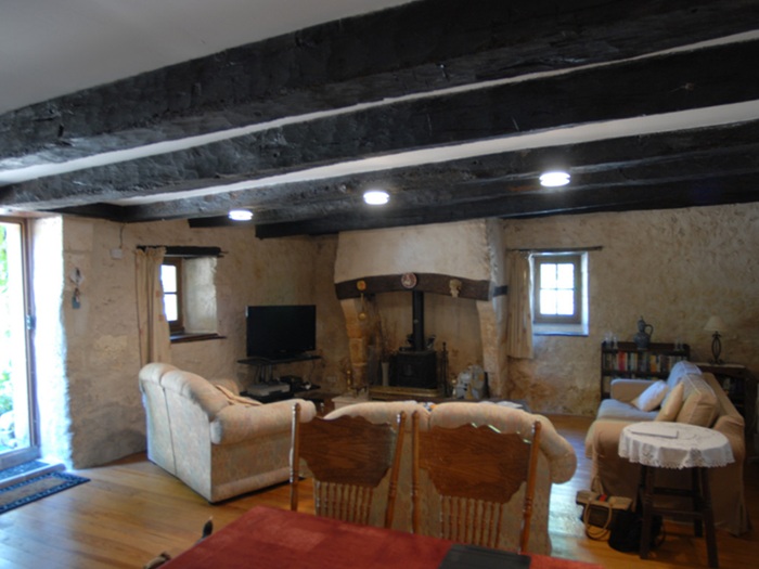 achat vente Ancienne fermette a vendre  , atelier, gîte de 54 m2 Ribérac , à 20 km, dans un petit hameau calme DORDOGNE AQUITAINE