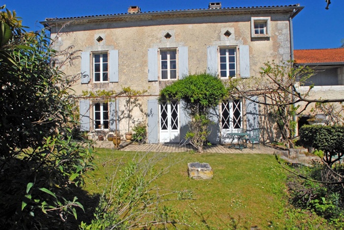 achat vente Propriété a vendre  , dépendances, piscine intérieure, maison d'amis Villetoureix , sans voisinage immédiat DORDOGNE AQUITAINE