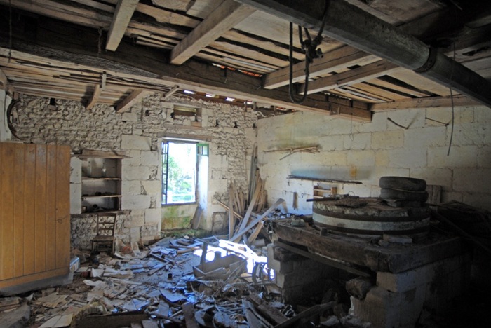 achat vente Ancien Moulin a vendre  à restaurer , dépendances Courlac ,  entre Chalais et Montmoreau CHARENTE POITOU CHARENTES