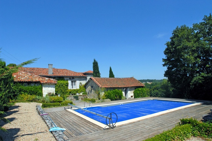 achat vente Gentilhommière  a vendre  , dépendances, piscine Bertric-burée , au bout d’un chemin privé, avec vue  DORDOGNE AQUITAINE