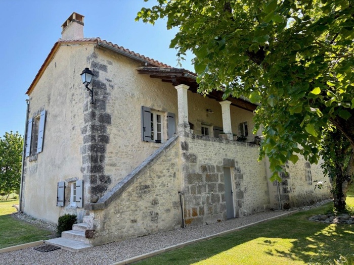 achat vente Demeure de caractère a vendre  entièrement restaurée , dépendances, puits Cherval , entre Riberac et Angoulême, lisère d’un petit hameau DORDOGNE AQUITAINE
